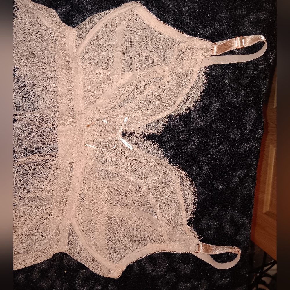 Soft, lacy, sheer bra 40D